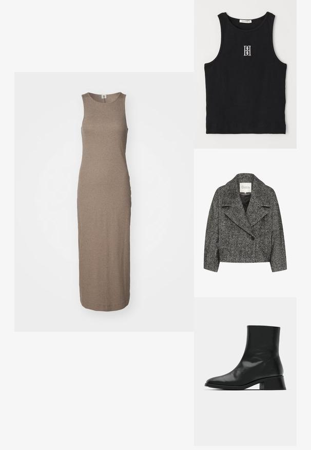 Cappotto corto a righe a zig-zag bianco e nero con ampio risvolto, chiusura a singolo bottone e due tasche laterali. Tessuto dalla texture liscia.; Abito senza maniche, alla caviglia, di un colore marrone neutro. Tessuto liscio e elasticizzato senza motivi visibili. Scollo rotondo semplice e dettagli delle cuciture laterali.; Canotta nera a costine con scollatura rotonda e logo ricamato in bianco. Il tessuto ha una texture liscia con una forma aderente.; Stivale alla caviglia nero realizzato in pelle lucida, con un design elegante, punta affilata e un tacco a blocco moderato per stabilità.