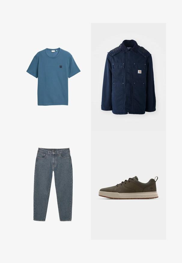 Tengerészkék szigetelt dzseki gombos elejével, két mellzsebbel és steppelt váll kialakítással. Strapabíró anyagból készült.; Kék, rövid ujjú póló, texturált anyagból, kerek nyakkivágással és négyzet alakú logóval a bal mellrészen.; Sötétkék farmernadrág, laza szabással, öt zsebbel, gombos záródással és enyhén rojtos szegéllyel. Tartós anyag, finom textúrával.; Sötétzöld sportcipő sima felsőrésszel, világos bézs középtalppal és gumitalppal. Kerek orrforma jellemzi, és minimális márkajelzés található a saroknál.