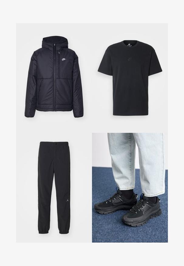 Schwarze, gepolsterte Nike-Jacke mit Frontreißverschluss und Kapuze. Hat ein weißes Logo auf der linken Brust und zwei Fronttaschen. Glattes äußeres Material.; Schwarzes Baumwoll-T-Shirt von Nike mit klassischem Rundhalsausschnitt, kurzen Ärmeln und einem dezenten, geprägten Logo auf der Brust. Glatte Textur.; Schwarze Jogginghose aus leichtem Material, mit elastischem Bund, schmal zulaufenden Bündchen und einem kleinen Logo am linken Bein.; Schwarze Sportschuhe aus strukturiertem Stoff mit Gummisohlen, ausgestattet mit elastischen Schnürsenkeln und einem blauen Akzent an der Ferse. Getragen mit hellen Jeans.