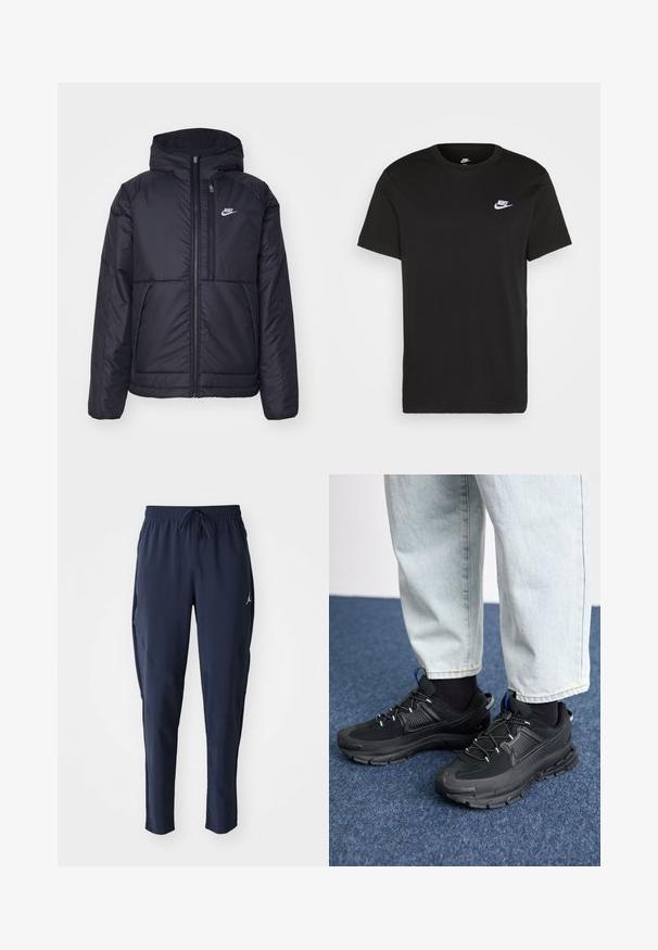 Svart, polstret Nike-jakke med frontglidelås og hette. Har en hvit logo på venstre bryst og doble frontlommer. Glatt ytterside.; Svart bomull T-skjorte med kort erm, rund hals, og en liten hvit Nike-logo på øvre venstre bryst. Myk tekstur. Klassisk passform.; Marine treningsbukser laget av lett stoff. Har elastisk liv med snor, sidelommer og avsmalnende ben.; Svarte sportssko med teksturert stoff og gummisåler, med elastiske lisser og en blå detalj på hælen. Brukt med lyse denimbukser.