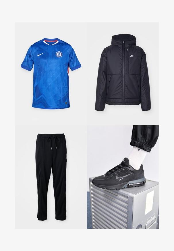 Zwarte, gewatteerde Nike-jas met een voorkant met ritssluiting en capuchon. Kenmerkt zich door een wit logo op de linkerborst en dubbele frontzakken. Gladde buitenkant.; Blauwe Nike voetbaltrui met een geometrisch patroon, korte mouwen, v-hals, en het Chelsea FC-embleem op de linkerborst; bevat rode accenten.; Zwarte casual broek met koord in de taille, met zijzakken en rechte pijpen op een effen achtergrond.; Nike Sportswear PULSE - Sneakers laag - black/anthracite