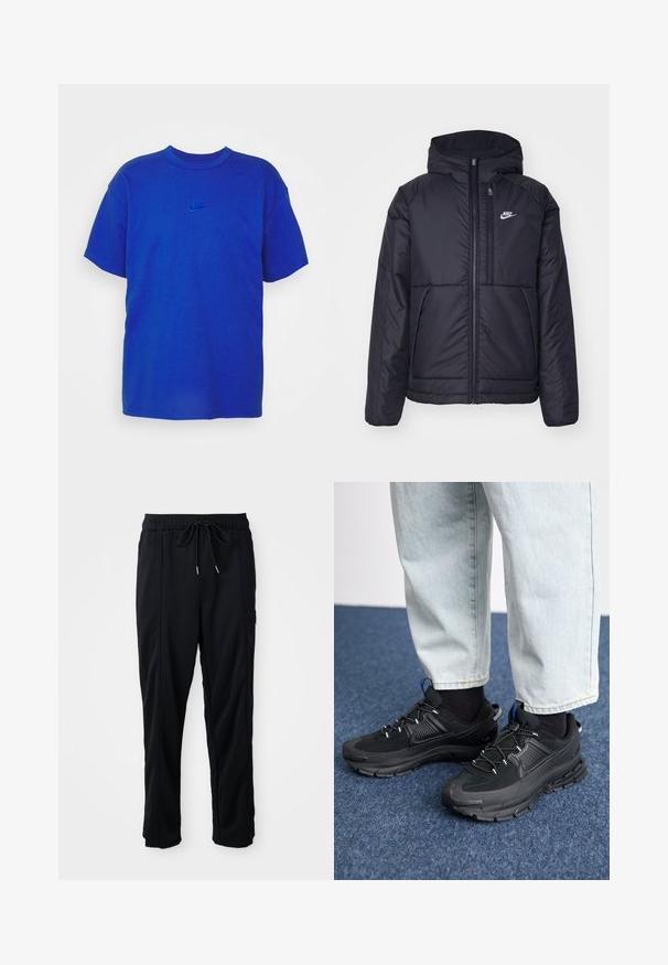 Casaco Nike preto, acolchoado, com fecho à frente e capuz. Apresenta um logo branco no lado esquerdo do peito e dois bolsos frontais. Textura exterior lisa.; T-shirt de algodão azul com decote redondo e mangas curtas. Apresenta um pequeno logo da Nike bordado no peito. Textura suave.; Calças casuais pretas com cordão na cintura, com bolsos laterais e corte reto, sobre um fundo simples.; Sapatilhas desportivas pretas com tecido texturizado e solas em borracha, apresentando atacadores elásticos e um detalhe azul no calcanhar. Usadas com calças de ganga claras.