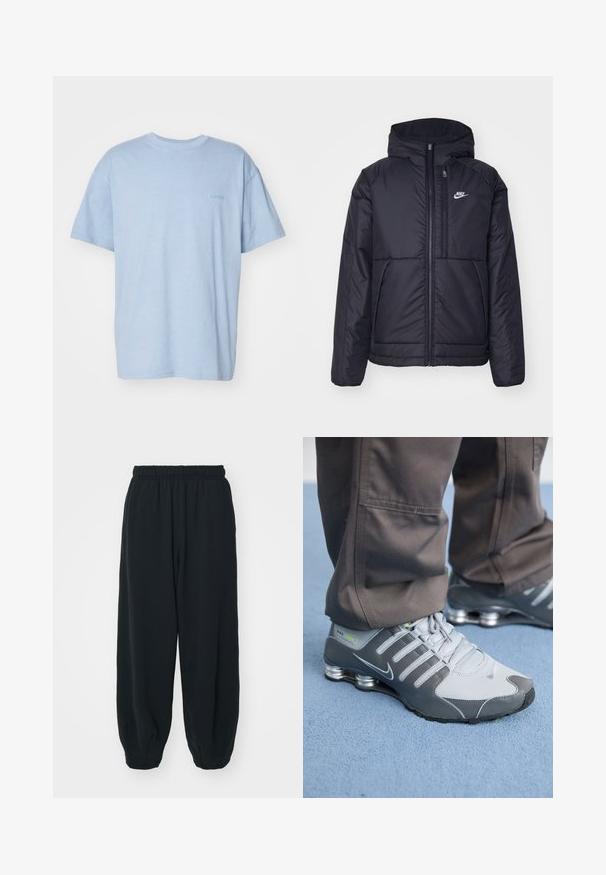 Melna, pufota Nike jaka ar priekšējo rāvējslēdzēju un kapuci. Iezīmēta ar baltu logotipu uz kreisās krūtis un divām priekšējām kabatām. Gluda ārējā tekstūra.; Gaiši zils kokvilnas T-krekls ar īsām piedurknēm, apaļu kakla izgriezumu un mazu izšūtu logotipu priekšā. Mīksta tekstūra, brīva piegriezuma.; Melnas sporta bikses ar elastīgu jostasvietu, brīvu piegriezumu, aprocēm ap potītēm, gludu tekstūru, un bez redzamām rakstu vai aparatūras akcentiem.; Pelēki un sudraba Nike Shox sporta apavi izceļas ar elegantu dizainu, izmantojot acu un sintētiskos materiālus, apaļu purngalu un mīkstinātu apkakli.