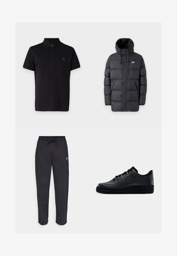 Černá péřová bunda s kapucí, má zip vpředu, elastické manžety, boční kapsy a malé logo na prsou. Texturovaný, prošívaný design.; Černé polo tričko s hladkým límečkem, dvouknoflíkovou légu a vyšívaným logem na levé straně hrudi. Krátké rukávy.; Černé tepláky vyrobené z měkké tkaniny s elastickým pasem, šňůrkou na stažení a malým logem Nike na levém stehně.; Černé tenisky Nike Air Force 1 s hladkým koženým svrškem, perforovanou špičkou pro prodyšnost, černými tkaničkami a texturovanou gumovou podešví.