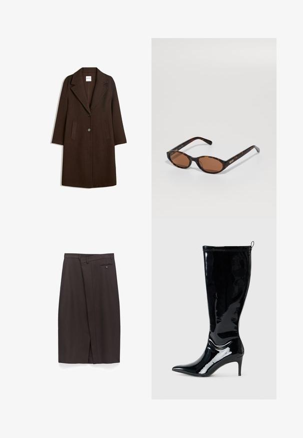 Manteau en mélange de laine marron avec un col cranté, deux poches avant et une fermeture à un bouton. Coupe droite avec manches longues.; Pull en tricot noir à manches longues avec des poignets et un ourlet côtelés, col ras du cou et une petite étiquette de marque blanche à l'intérieur du col.; Jupe brun foncé jusqu'aux genoux avec passants de ceinture, pli avant, poche latérale et poche passepoilée boutonnée au dos.; Botte en cuir verni noir, hauteur genou, avec un bout pointu et un talon slim haut. Comprend une fermeture éclair à l'arrière et une texture lisse et brillante.; Lunettes de soleil en écaille de tortue, ovales, avec des verres marron, inclinées pour montrer le logo "QUAY" sur la branche droite, sur un fond uni.; Liebeskind Berlin KAYLA SATCHEL - Sac à main - schwarz