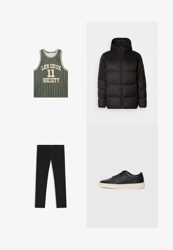 Musta puhvijakku sisältää vetoketjun, hupun, tilkuista koostuvia osioita ja joustavat hihansuut. Se on valmistettu sileästä, vedenpitävästä materiaalista.; Kevyt vihreä koripallopaita, jossa on valkoiset pystysuorat raidat ja edessä rohkealla tekstillä "LES DEUX 11 SOCIETY".; Mustat housut, jotka on valmistettu sileätekstiilisestä kankaasta. Varustettu nappikiinnityksellä, vyölenkeillä ja sivutaskuilla. Standardi suora lahjemalli.; Musta matalavartinen nahkastretchu, jossa on mustat nauhat ja vaaleanharmaa pohja, esitetty sivuprofiilissa valkoista taustaa vasten.