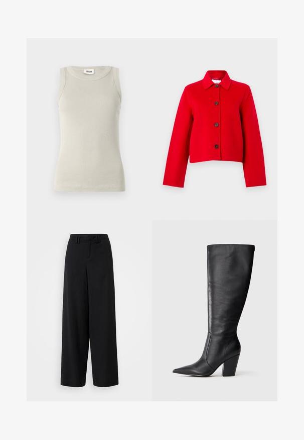 Rød ullkort jakke med spiss krage, lange ermer og frontlukking med fire mørke knapper. Glatt tekstur.; Lys grå ermeløs top i ribbestrikket stoff, med rund hals og en figursydd design. Ingen synlige mønstre eller dekorasjoner.; Sorte brede bukser laget av glatt stoff, med flat frontdesign, plisserte detaljer og beltehemper i midjen.; Svart knelange lærstøvlett med spiss tå og kraftig høy hæl, vist i venstre profil på hvit bakgrunn.