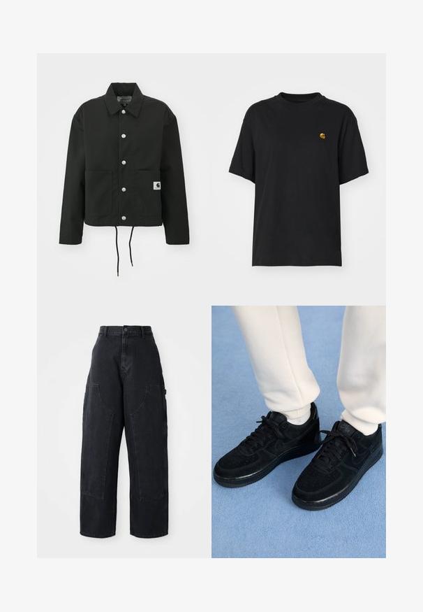 Casaco cropped preto feito de tecido durável. Apresenta um colarinho clássico, botões de pressão prateados, dois bolsos frontais e bainha ajustável com cordão.; T-shirt de algodão preto com um corte descontraído. Apresenta um decote redondo e mangas curtas. Inclui um pequeno logotipo bordado a dourado no peito.; Calças cargo largas de ganga preta com uma cintura alta, dois bolsos frontais grandes e um fecho de botão na cintura. Textura suave, design casual.; Nike Sportswear AIR FORCE 1 07 - Sapatilhas - black/anthracite/white