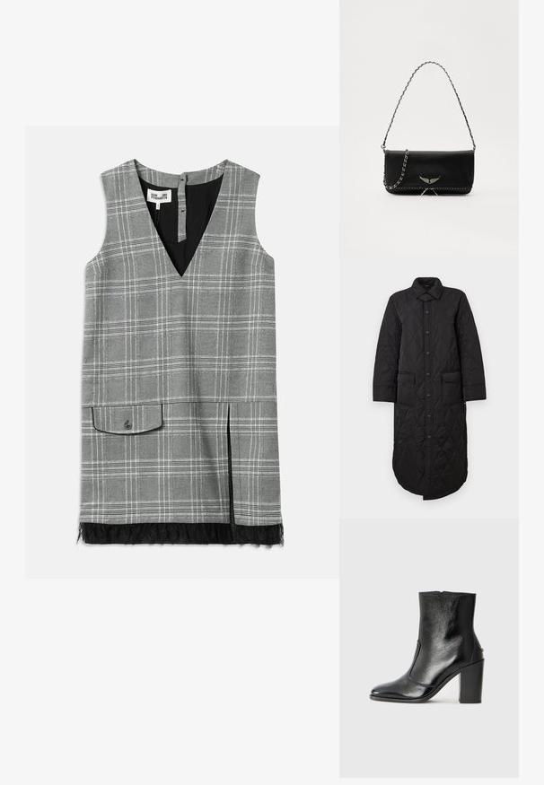 Czarny pikowany długa kurtka z ostrym kołnierzem, zapięciem na guziki z przodu i dwoma kieszeniami naszytymi. Gładka tekstura z diamentowym wzorem.; Szara, w kratkę sukienka bez rękawów z dekoltem w szpic, boczną kieszenią i koronkowym wykończeniem u dołu. Posiada czarne podszewkę i zapięcie na guziki z tyłu.; Czarne skórzane botki za kostkę o gładkiej fakturze, spiczastym nosku i grubym wysokim obcasie. Posiadają boczne wycięcie i minimalistyczny design.; Czarna skórzana torebka z srebrnym łańcuszkiem, ozdobiona dekoracyjnymi skrzydłami i białym przeszyciem wzdłuż dolnego szwu.
