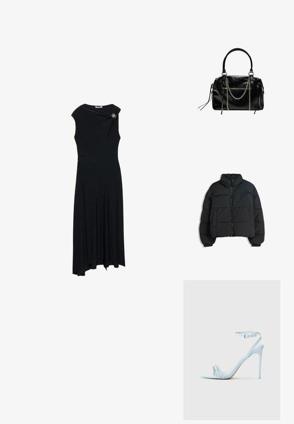 Schwarze Steppjacke mit hohem Kragen, gepolstertem Design, Reißverschluss vorne und zwei seitlichen Taschen. Verfügt über elastische Bündchen und ein leichtes Material.; Schwarzes Kleid aus glattem Stoff, mit einem schulterfreien Design, drapiertem Rock und einer dekorativen silbernen Brosche an der Schulter.; Helleblaue Stiletto-Sandale mit zwei Vorderriemchen und einem Knöchelriemchen, aus glattem Lackmaterial, mit schlankem Absatz und minimalistischem Design.; Bershka WITH CHAIN - Handtasche - black