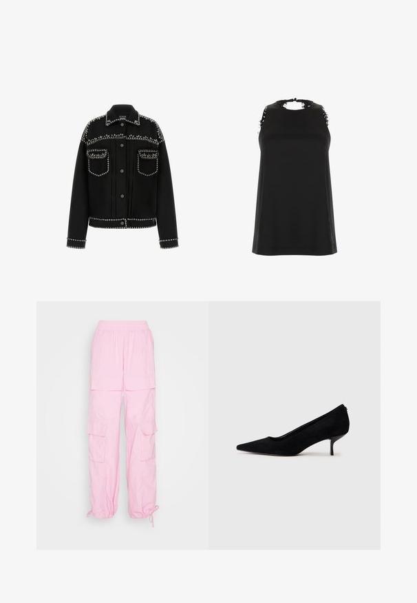 Czarna kurtka dżinsowa z metalowymi ćwiekami na ramionach, kieszeniach i u dołu. Posiada klasyczny kołnierz oraz zapięcie na guziki.; Czarny bezrękawnik z wysokim dekoltem, z postrzępionymi koronkowymi akcentami na ramionach oraz gładką, miękką teksturą.; Różowe spodnie cargo z elastycznym pasem, mankietami ze sznurkiem i licznymi przednimi kieszeniami, wykonane z lekkiego, teksturowanego materiału.; Czarny zamszowy but na wysokim obcasie z wydłużonym noskiem i smukłym, niskim obcasem. Gładka tekstura z eleganckim wzornictwem, bez widocznych elementów metalowych.
