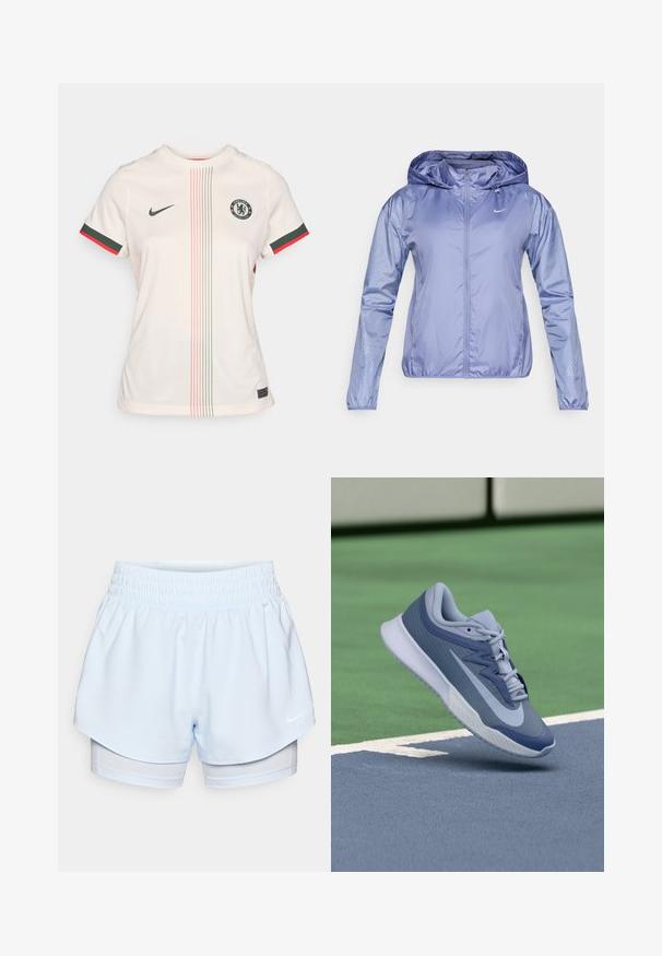 Könnyű, kapucnis dzseki világoslila színben, sima, fényes textúrával. Az ujjakon pöttyös minta található, elöl cipzárral.; Világos krémszínű focimez, kerek nyakkal és rövid ujjal, Chelsea FC logóval, zöld és piros díszcsíkokkal, valamint függőleges mintázattal.; Világoskék sportnadrág elasztikus derékkal; a külső réteg rövid vágású, míg a belső réteg testhezálló és lélegző anyagból készült.; Könnyű kék és sötétkék sportrüszke, textúrált felsőrésszel, lapos fűzőkkel és könnyű fehér talppal. Emelt pozícióban egy pálya fölött.