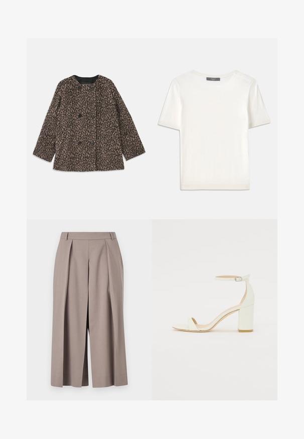 Leopardiprindiga mantel, millel on topeltpingutus, mustad nupud ja ümar kaelus. Valmistatud tekstuuriga kangast, millel on pikad varrukad.; Valge lühikeste varrukatega soonikutega viimistletud ringkaelusega kampsun, millel on sile tekstuur.; Tiger of Sweden MALIAS - Lühikesed püksid - mole; Valge nahast takjakandiga sandaal, millel on kinnitusrihm ja minimalistlik disain. Avatud varvastes ja sileda pinnaga.