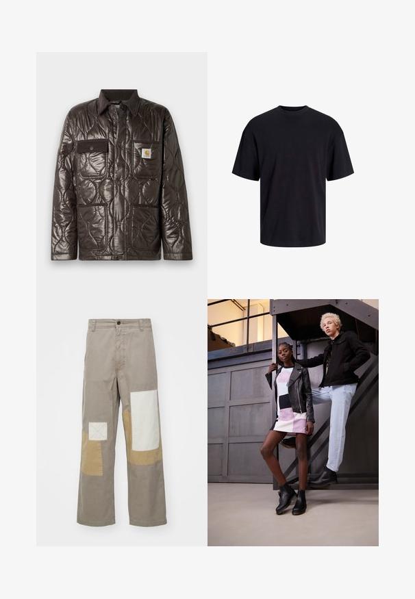 Giacca marrone trapuntata in materiale lucido, colletto in velluto a coste, tasca sul petto e due tasche frontali. Presenta bottoni a pressione e una patch con logo.; T-shirt in cotone nero con collo rotondo, maniche corte e vestibilità morbida. Texture liscia senza pattern o dettagli visibili.; Pantaloni a gamba larga beige con design patchwork caratterizzati da sezioni di tessuto chiare e scure; includono dettagli quadrati e una chiusura frontale con bottone.; Due modelli posano su una scala metallica. Uno indossa una giacca di pelle nera sopra un abito a righe multicolori e stivaletti neri. L'altro indossa una giacca nera, jeans chiari e stivali neri.