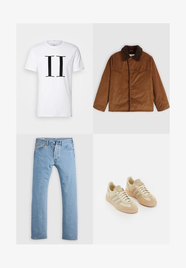 Brun kordfløjljakke med en brun pelskrave, knaplukning, to sidelommer og karakteristisk stikning på brystet.; Hvid bomulds t-shirt med et markant sort "II" print i midten. Klassisk rund hals og korte ærmer. Glat tekstur, afslappet pasform.; Lys blå lige ben denim jeans med knaplukning, bæltestropper og for- og baglommer, vist på en hvid baggrund.; Lys beige sneakers lavet af ruskind og stof, med tre grå striber, teksturerede detaljer og en tan gummisål. Snørebåndene er hvide.