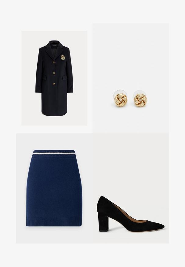 Cappotto blu navy in misto lana con colletto a risvolto, bottoni dorati e dettaglio con stemma. Presenta due tasche frontali e una silhouette sagomata.; Maglietta a maniche corte color crema con scollo a barca, realizzata in tessuto morbido. Presenta polsini risvoltati e una vestibilità aderente.; Gonna a maglia blu navy con design aderente, caratterizzata da una vita a costine con una striscia bianca a contrasto. Texture liscia, lunghezza sopra il ginocchio.; Scarpa con tacco alto in suede nero, con punta affusolata e tacco a blocco. Il design presenta una texture liscia e una silhouette classica.; Orecchini a perno in tono oro con design intrecciato. Ogni orecchino presenta uno sfondo circolare trasparente per una vestibilità sicura.