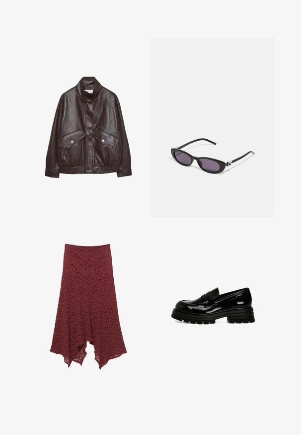 Brun læderjakke med højt krave, to store forlommer, trykknapdetaljer og elastisk talje. Tekstureret, mat finish.; To ensfarvede hvide langærmede t-shirts med runder hals, lagt lagvis, hvor den ene er lidt foran den anden på en hvid baggrund.; Bordeaux blondekjole med en flared silhuet, der har et tekstureret mønster og en asymmetrisk nederste kant for et flydende udseende.; Sorte patenterede læderslippers med en chunky gummisål, glat tekstur og en lille detaljeret frontrem. Har et lavprofil design.; Gucci Solbriller - black/grey; Brun og creme farvet koe læder skuldertaske med en glat læderrem, lynlås lukning og en blød, tekstureret overflade med et naturligt mønster.