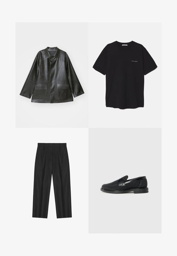 Emporio Armani CABAN - Kunstlederjacke - lavagna; Schwarzes Baumwoll-T-Shirt mit Rundhalsausschnitt, kurzen Ärmeln und weißem Logodruck auf der linken Brust. Einfaches, einfarbiges Design.; Schwarze gerade Hosen mit Gürtelschlaufen, Seitentaschen und einem leicht gefalteten Design auf der Vorderseite.; Schwarzer geflochtener Slipper mit einem glatten Lederakzent im Obermaterial, einem runden Zehendesign und einer flachen Gummisohle.