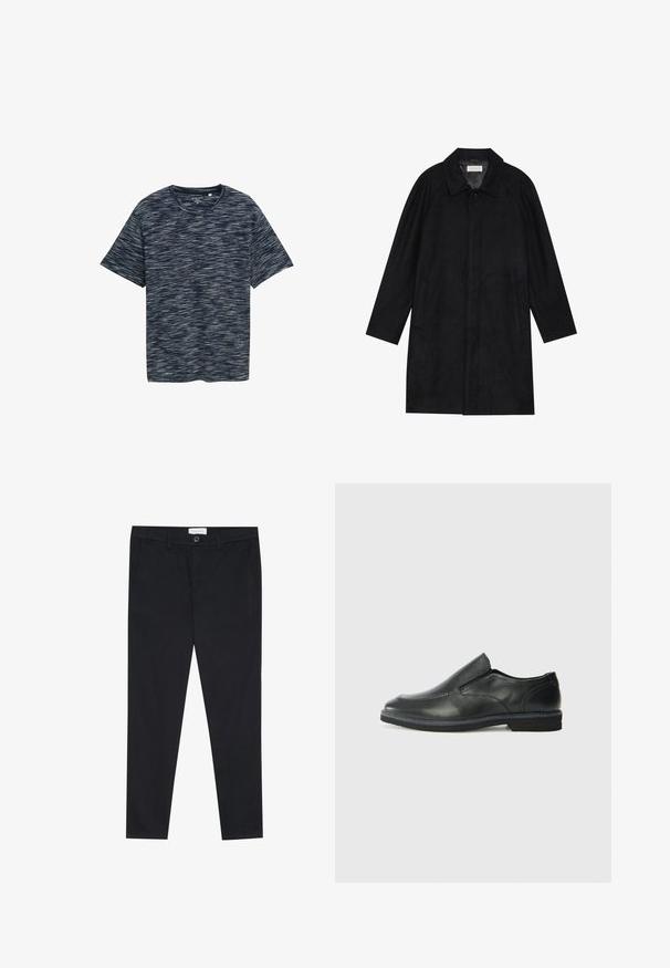 Sort frakke lavet af blød, struktureret stof. Har en krave, raglanærmer, sidelommer og en frontknaplukning.; Kortærmet marineblå T-shirt med et tekstureret, bølget mønster i lysere nuancer. Rund halsudskæring og afslappet pasform. Blødt stof.; Sorte bukser med lige ben, lavet af bomuldsstof. Har to forlommer og knaplukning i taljen.; Sorte læder slip-on sko med en glat overdel, syede detaljer, rund tå og en lav gummihæl. Sålen har minimal profil.