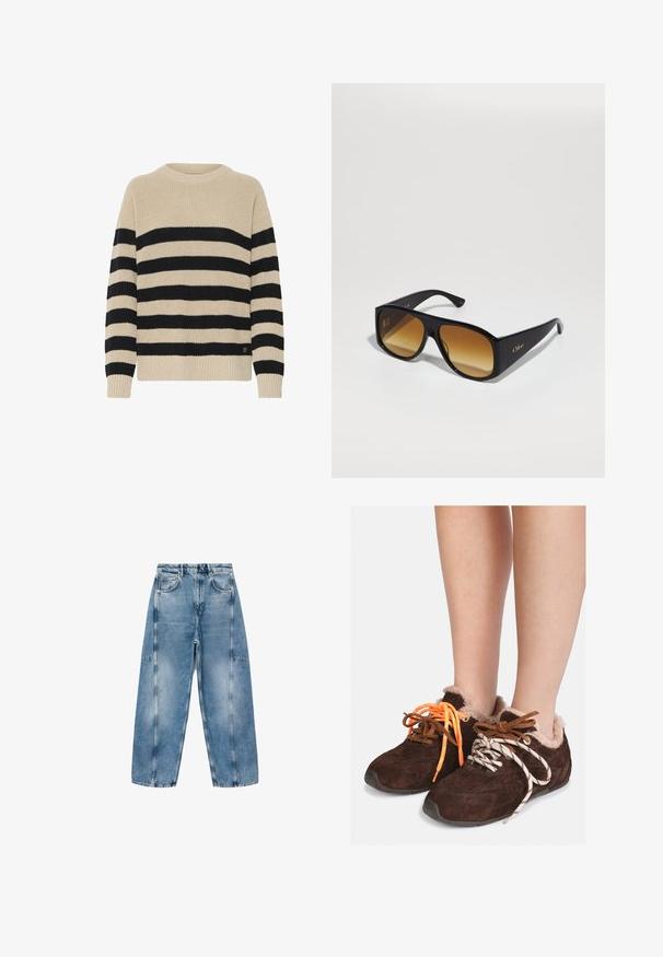 Lang jack met een nep-bont kraag en manchetten, met een geruiten patroon in bruin, roest en beige. Zacht, gestructureerd buitenmateriaal.; Strepentrui in beige en zwart, met een ronde hals, lange mouwen, ribgebreide manchetten en een textuur gebreide patroon. Inclusief logodetail.; Witte T-shirt met korte mouwen, gemaakt van zachte katoen, met een ronde halslijn en een ontspannen pasvorm met omgerolde zoomdetails. Geen patronen of accenten.; Lichtblauwe denim jeans hebben een relaxte pasvorm, grote zakken en contrasterende stiksels. De stof heeft een vervaagde afwerking met een soepele textuur.; Bruine leren instapschoenen met een voering van bont, gedragen op blote voeten, met mismatched veters: de ene is oranje en de andere is wit met zwarte strepen.; Zwarte rechthoekige zonnebril met bruine verlooplenzen. Gemaakt van plastic, met een glad oppervlak en een subtiele gouden logo op de poot.
