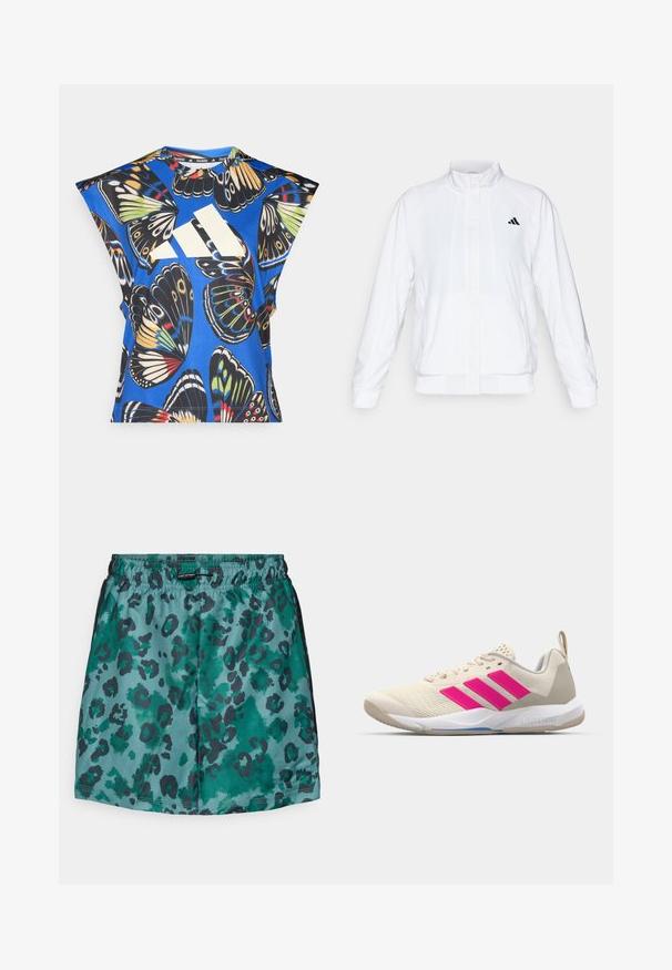 Casaco atlético branco com colarinho alto, mangas longas e fecho à frente com zip. Apresenta um logotipo preto no lado superior esquerdo. Textura suave.; Camisa azul de mangas curtas com um vibrante padrão de borboletas em várias cores, com um grande logotipo branco na parte da frente e um decote redondo.; Calções de padrão de leopardo em teal e verde escuro, com um cós elástico e textura suave, apresentando um ajuste relaxado e bem cortado.; Sapata atlética bege com logotipo de três riscas cor-de-rosa, parte superior em malha texturizada, colarinho acolchoado e sola de borracha branca, apresentando a marca "LIGHTSTRIKE".