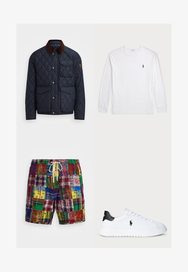 Námornícky prešívaný kabát s hnedým kordovým golierom, ktorý má zlaté cvoky, štyri predné vrecká a nášivku s logom na ľavom rukáve.; Biele tričko s dlhým rukávom vyrobené z bavlny. Má okrúhly výstrih, pružné manžety a malé námornícky modré logo polo na ľavej hrudi.; Pestrobare strihované plavky s rôznymi vzormi, elastickým pásom so šnúrkou a ľahkým textúrovaným materiálom.; Biele nízke tenisky s čiernym opakom na päte a čiernym logom Polo Ralph Lauren na boku, so bielymi šnúrkami a hrubou gumovou podrážkou.