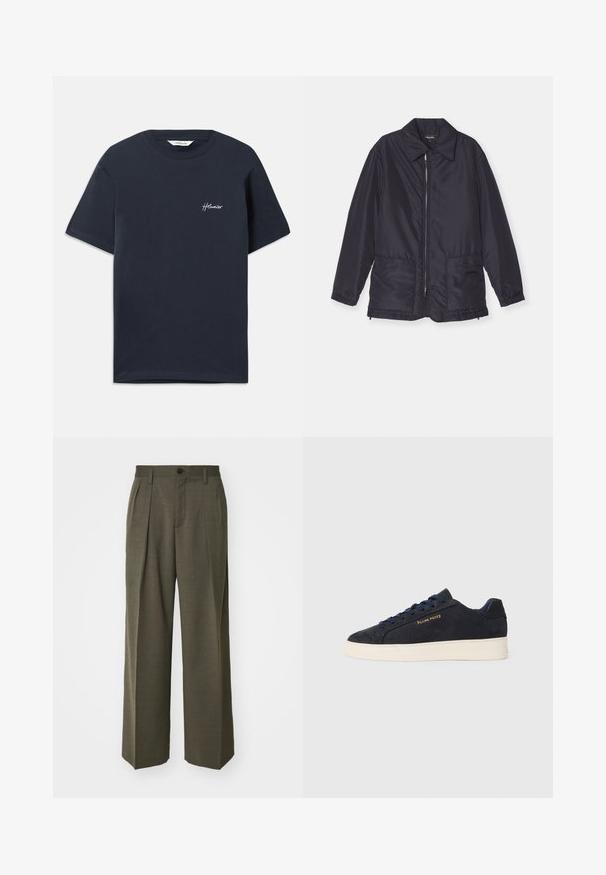 Tmavě modrá prošívaná bunda, lehká, s předním zipem, dvěma předními kapsami a límcem. Hladká textura, elastické manžety a lem.; Námořnická modrá bavlněná tričko s krátkými rukávy. Má bílé vyšívané logo značky na levé části hrudi. Klasický kulatý výstřih.; Filippa K WIDE TROUSERS - Kalhoty - driftwood; Námornická modrá semišová nízká obuv s bílou podrážkou, námořnickými tkaničkami a zlatým logem "Filling Pieces" na boku.
