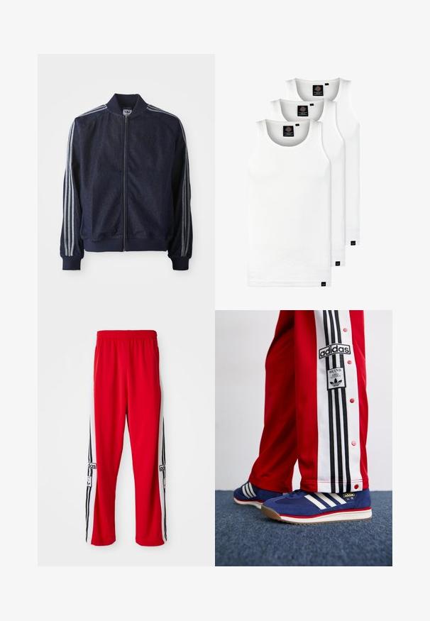 Granatowa kurtka dżinsowa z zamkiem z przodu, ściągaczami przy mankietach i trzema białymi paskami wzdłuż każdego ramienia. Posiada małe logo na klatce piersiowej.; Trzy białe prążkowane koszulki na ramiączkach wykonane z bawełny. Posiadają okrągły dekolt i małe czarne metki blisko dolnego brzegu. Dostępne w różnych rozmiarach.; Czerwone spodnie dresowe wykonane z gładkiego materiału, z czarnymi i białymi paskami po bokach oraz naszywką z logo. Pas jest elastyczny dla komfortu noszenia.; Sneakers Adidas SL 72 w granatowym zamszu z trzema białymi paskami, połączone z czerwonymi spodniami sportowymi z czarnymi paskami po bokach i zapięciami na zatrzaski.