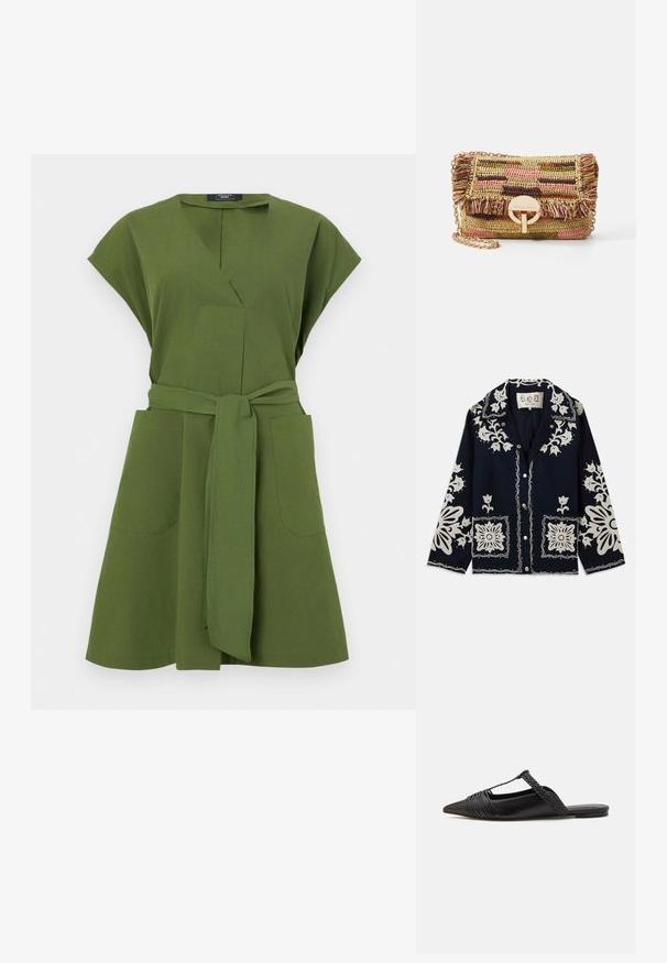 Giacca blu marina con ricami floreali bianchi, tasche a quadrato e chiusura a bottoni. Il materiale sembra testurizzato e resistente, con un design del colletto classico.; Abito verde oliva con maniche corte, scollatura a V, due tasche frontali e una cintura legata in vita. Realizzato in tessuto leggero.; Scarpa slingback in pelle nera con punta appuntita, con un dettaglio intrecciato e un design superiore plissettato. Suola piatta con hardware minimale.; Vanessa Bruno MOON - Borsa a tracolla - multico/jaune