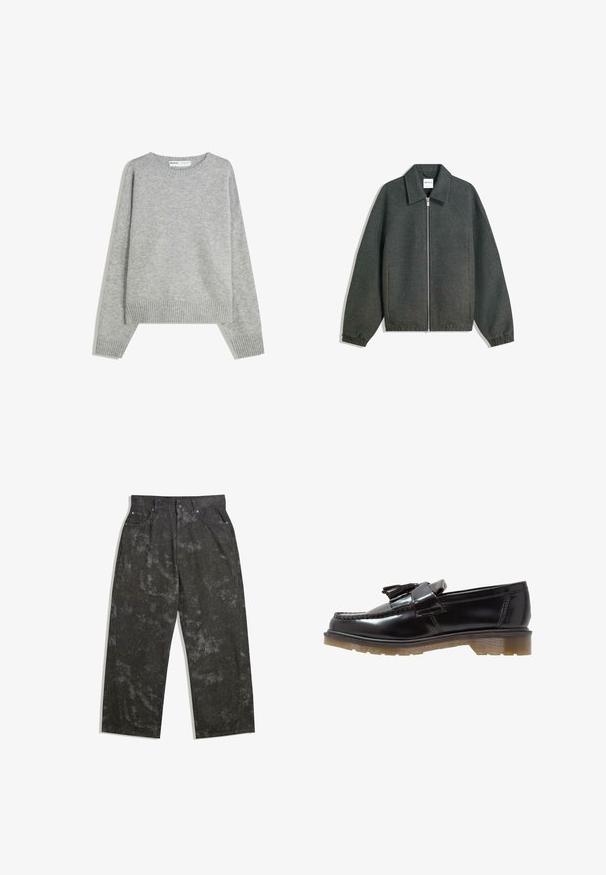 Szürke zipzáras dzseki galléros nyakkivágással, raglán ujjal, rugalmas mandzsettával és összegyűrt derékrésszel. Texturált anyagból készült.; Szürke kötött pulóver, kerek nyakkivágással, bordázott mandzsettákkal és szegéllyel, laza fazonnal és puha textúrával.; Sötétszürke farmernadrág, laza fazonnal, finom márványozott mintákkal és fém kiegészítőkkel. Öt zsebes design.; Fekete lakkbőr loafer cipők fonott dizájnnal, bojtos díszítéssel és tömör, textúrált gumitalppal. Az oldalsó nézet a letisztult sziluettet mutatja be.