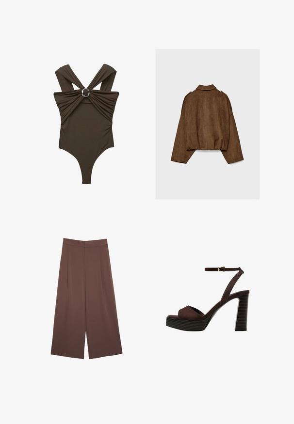 Braune Jacke aus Kunstwildleder mit Kragen, übergroßem Schnitt und abgefallenen Schultern. Der Rücken zeigt vertikale Nahtdetails und ein kurzes Design.; Brauner Badeanzug aus einem Stück mit breiten Trägern, gerafftem Stoff an der Vorderseite und einem silbernen, runden Akzent in der Mitte. Glatte Textur.; Braune Weite-Leg-Hosen mit einer glatten Textur, hoher Taille und Vorderfalten. Der Stoff ist leicht und fällt locker.; Braune Wildleder-Pumps mit offenem Zeh, verstellbarem Knöchelriemen und gestreiftem Plateausohlen.