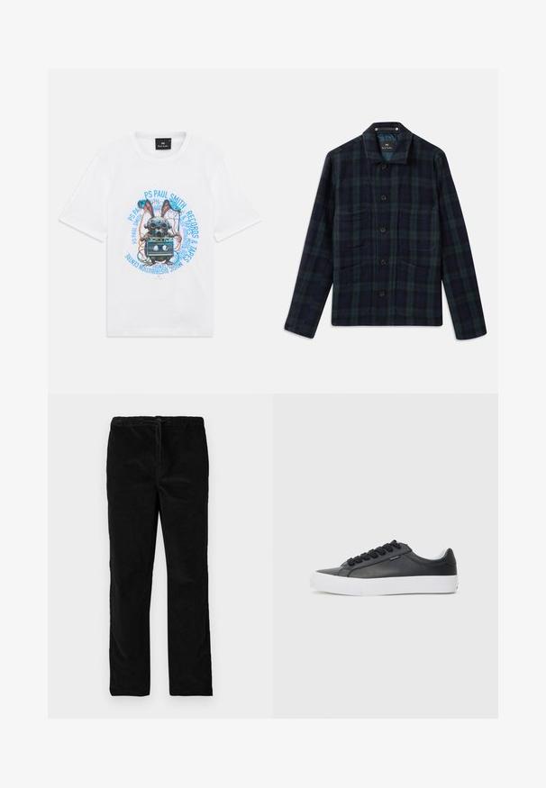 Casaco botão xadrez de verde escuro e azul-marinho com mangas longas, colarinho e quatro bolsos frontais.; T-shirt branca com um gráfico de um coelho mecânico segurando uma cassete, rodeado de texto azul com a inscrição "PS Paul Smith Records & Tapes."; Calças de veludo pretas de pernas retas com cintura elástica e cordão frontal, exibidas contra um fundo branco liso.; Sapatilha de couro preto com sola de borracha branca, bico redondo e atacadores pretos, apresentando uma textura suave e um design minimalista.