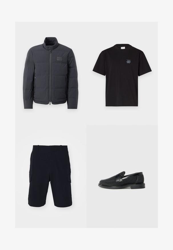 Čierna puffová bunda s vysokým golierom, prešívanou textúrou a predným zipsom. Obsahuje malú nášivku loga na ľavej hrudi a bočné vrecká.; Čierne bavlnené tričko s okrúhlym výstrihom a krátkymi rukávmi. Obsahuje malú modrú nášivku na ľavej hrudi. Jednoduchý, rovný strih.; rag & bone CADE - Šortky - black; Čierne tkané slip-on topánky s hladkým koženým akcentom na vrchnej časti, s okrúlym dizajnom špičky a nízkoprofilovou gumovou podrážkou.