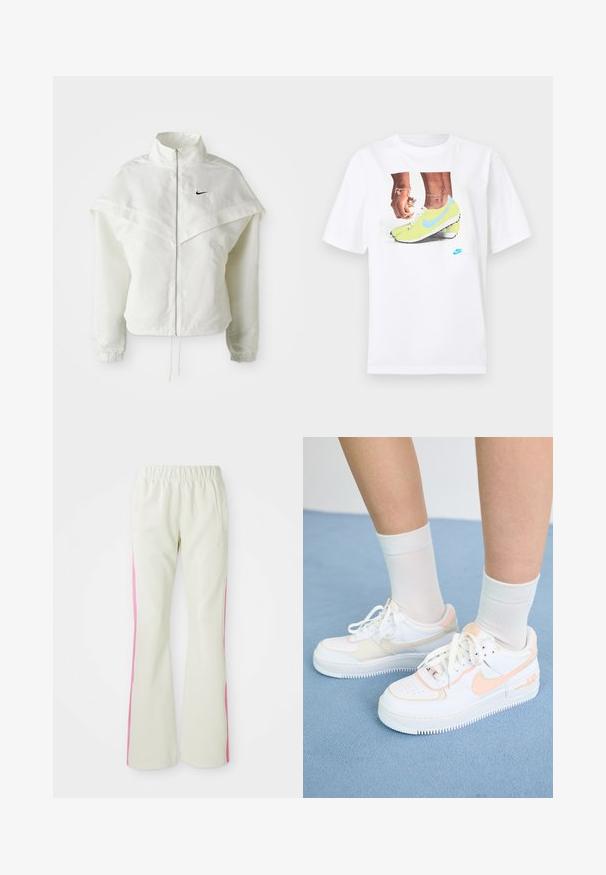 Jaqueta branca de mangas longas com fecho éclair e gola alta, detalhe tipo capa nos ombros, punhos elásticos e pequeno logótipo preto da Nike no peito.; T-shirt branco de algodão com uma gráfica de pés em chuteiras Nike amarelas com detalhes azuis, combinado com uma pulseira no pulso esquerdo.; Calças bege claras com uma cintura elástica, apresentando painéis laterais cor-de-rosa e bolsos laterais. Textura suave com um design de perna reta.; Sapatilhas brancas com detalhes em pêssego, parte superior em couro liso, biqueira perfurada, sola texturizada e atacadores. Usadas com meias brancas até ao tornozelo sobre uma superfície azul.