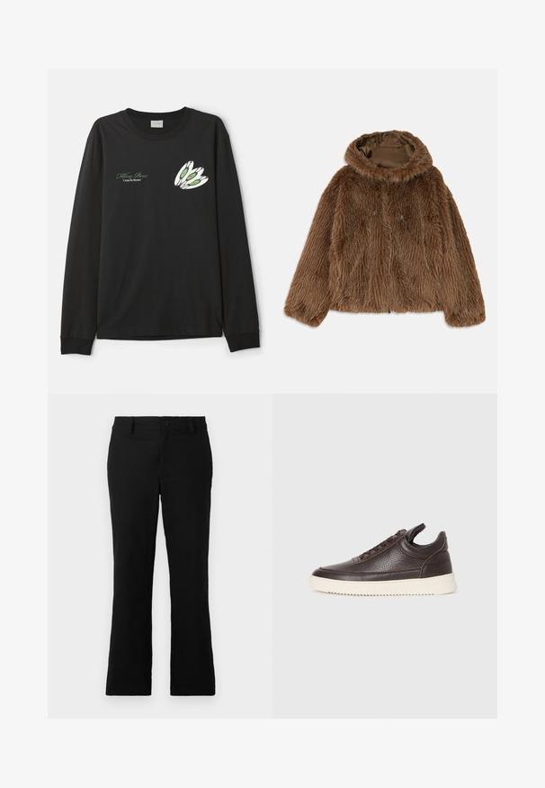 Ruda imitacija kailio striukė su gobtuvu, turinti struktūruotą išorinį sluoksnį, priekinį užtrauktuką ir reguliuojamas detalės. Vidinė pamušalo spalva tamsiai ruda.; Juodas ilgomis rankovėmis t-shirt, pagamintas iš medvilnės, su grafiniu dizainu, vaizduojančiu tris baltas plunksnas su žalios ir raudonos spalvos akcentais kairiajame krūtinės šone.; Juodos plačios kelnės, pagamintos iš medvilnės mišinio, su mygtukų uždarymu, diržo kilpomis ir lygia tekstūra be matomų raštų.; Tamsiai rudas tekstūruotas odinis sportbačius su raišteliais ir baltu grioveliu ant gumos pado, pateiktas ant šviesaus fono.