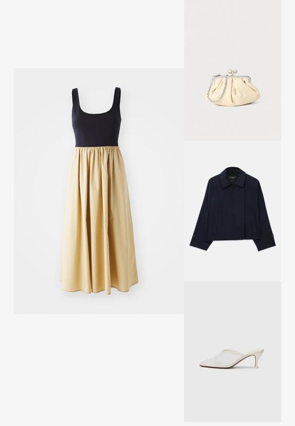 Sako z vlněné směsi v námořnické modré barvě s klopovým límcem, dvěma předními kapsami a knoflíkovými manžetami. Má uvolněný, zkrácený střih.; Šaty bez rukávů s těsným námořnickým živůtkem a splývavou, nařasenou žlutou sukní. Směsová bavlněná tkanina, dlouhá až na zem, hladká textilní struktura.; Bílé síťované psací muly s špičatou špičkou, štíhlým středně vysokým podpatkem a designem na nazouvání na jednobarevném pozadí.; Plisovaná béžová kožená kabelka na psaní s rámem ze stříbrného kovu, vybavená dvěma kulatými dekorativními uzávěry a stříbrným řetízkem.