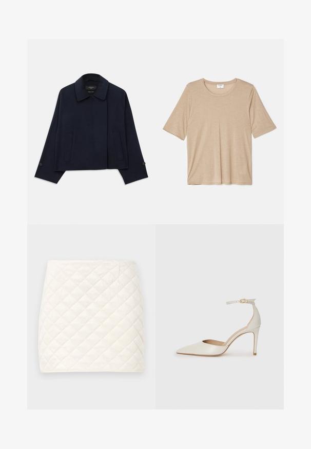 Jachetă dintr-un amestec de lână, de culoare bleumarin, cu guler tăiat, două buzunare frontale și mâneci cu nasturi. Prezintă o siluetă relaxată și scurtă.; Filippa K ELENA TEE - Tricou cu imprimeu - sandstone; Fustă mini quilted din material alb moale, având un model cu diamante și linii curate, cu o textură netedă și fără închideri vizibile.; Pantofii înalți din piele albă, cu vârf ascuțit, curea la gleznă și toc subțire de tip stiletto. Textură netedă cu un finisaj subtil lucios.