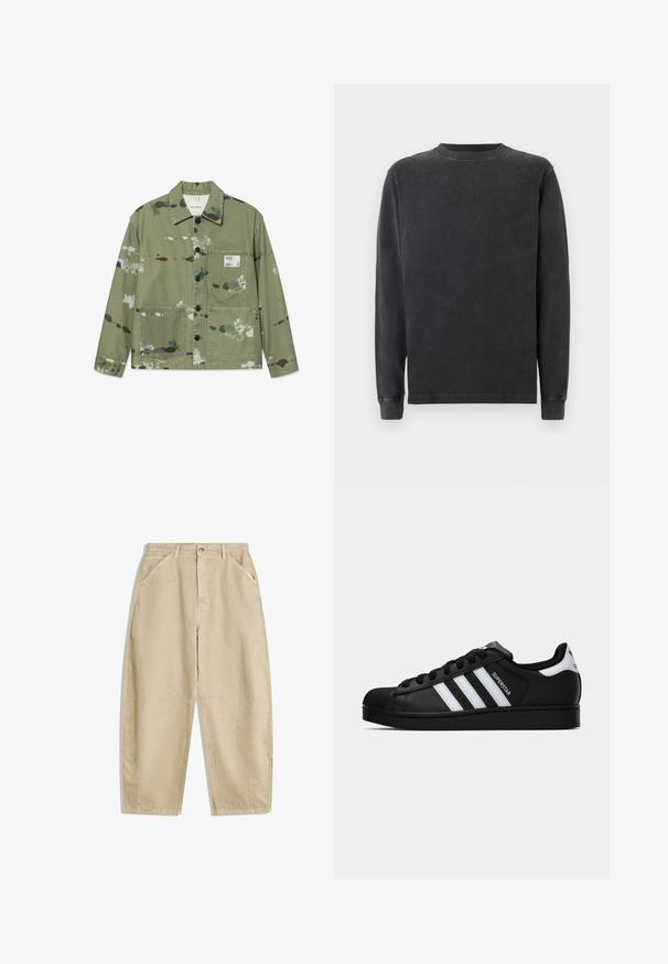 Kurtka płócienna w stonowanym zielonym kolorze z wielokolorowymi plamami farby. Posiada zapięcie na guziki z przodu, dwie kieszenie naszywane oraz metkę na klatce piersiowej.; Długi rękaw crewneck w kolorze ciemnoszarym, wykonany z miękkiej mieszanki bawełny. Posiada ściągacze przy mankietach i dekolcie oraz gładkie, lekko teksturowane wykończenie.; Beżowe spodnie z szerokimi nogawkami wykonane z bawełny, z wysokim stanem, posiadające kieszenie z przodu oraz zapięcie na guzik z przodu. Gładka tekstura z czystymi szwami.; Czarne sneakersy Adidas Superstar z białymi paskami, noskiem w kształcie muszli i napisem "Superstar" na boku, zaprezentowane w profilu bocznym na białym tle.