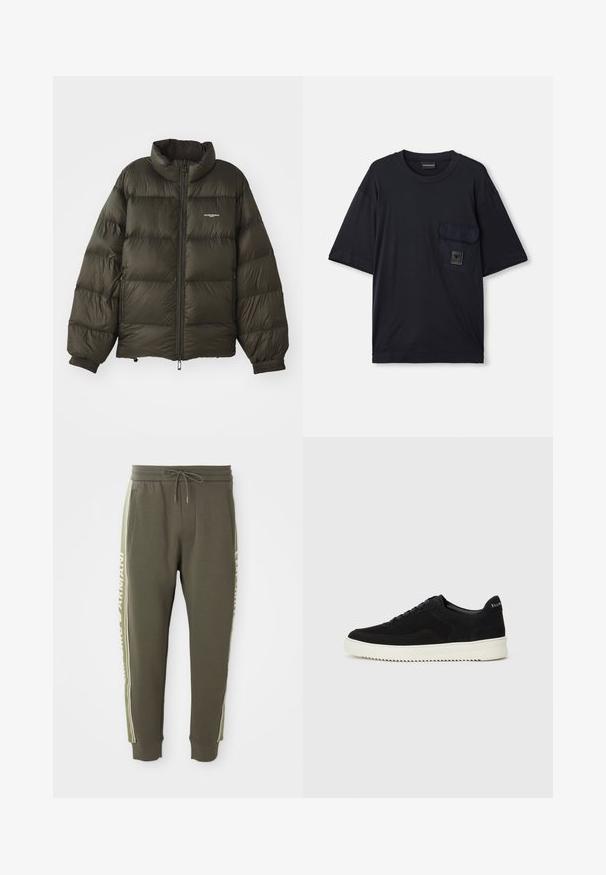 Tmavozelená prešívaná bunda s vysokým golierom, zipsom, elastickými manžetami a bočnými vreckami. Vyznačuje sa prešívanou textúrou a minimálnym brandingom.; Čierne tričko s krátkym rukávom a okrúhlym výstrihom, s klopovým vreckom na ľavej hrudi, na ktorom sa nachádza malá obdĺžniková nášivka s logom.; Olivovo zelené tepláky vyrobené z mäkkej tkaniny s reťazovým pásom, so bočnými pruhmi a bielym nápisom pozdĺž vonkajších švov.; Čierne semišové tenisky s šnurovacím dizajnom a kontrastnou bielou gumovou podrážkou. Obsahujú štruktúrované bočné panely a jemné logo na päte.