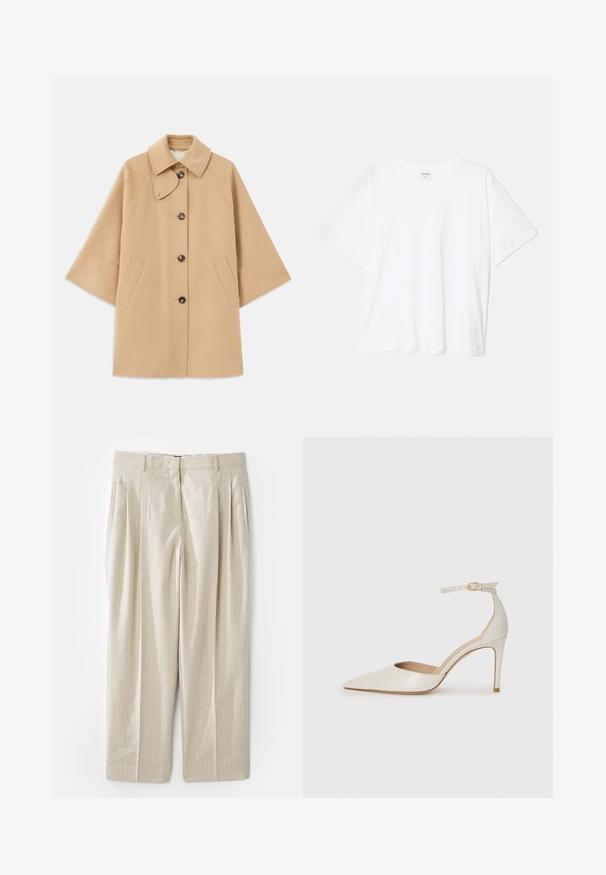 Beige gyapjú mix kabát klasszikus gallérral, elülső gombos záródással és oldalsó zsebekkel; raglán ujjaival és letisztult, strukturált dizájnjával rendelkezik.; Fehér pamut póló rövid ujjal, kerek nyakkivágással, laza fazonnal és varrott szegéllyel. Címke látható a belső nyakrészén.; Beige vászon nadrág függőleges csíkozással, laza szabással, két oldalsó zsebbel és meghajtott elejével a még gazdagabb textúráért.; Fehér bőr, magassarkú cipő hegyes orral, bokapánttal és vékony tűs sarkal. Simaszövet, finom fényes felülettel.