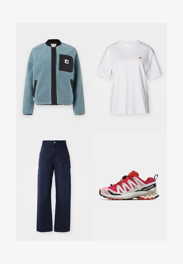 Blauwe fleecejack met een gestructureerd oppervlak, zwarte ritszakken, staande kraag en voorrits. Bevat een logo-opdruk op de borstzak.; Witte katoenen t-shirt met een relaxte pasvorm, korte mouwen en een klein geborduurd logo op de linkerborst.; Navy blauwe wijde cargobroek van stevige katoen, met zijzakken en een knoopsluiting in de taille.; Rood en roze mesh sneakers met witte en zwarte accenten. Beschikt over een gewatteerde kraag, klittenbandsysteem en een gestructureerde rubberen zool.