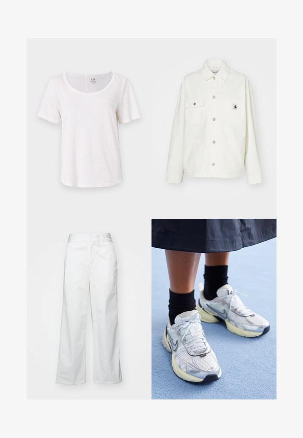 Hvid bomuldsjakke med knaplukning fortil, to brystlommer og et kvadratisk logo-patch. Løs pasform med lange ærmer og synlige syninger.; GAP BLEND SCOOP - T-shirts basic - fresh white; Hvide brede bukser lavet af bomuld, med en glat overflade, lige pasform, forlommer og en ren kant.; Hvide og sølv Nike sneakers med mesh-stof, reflekterende detaljer og en beige sål. Bæres med sorte sokker og står på en blå overflade.