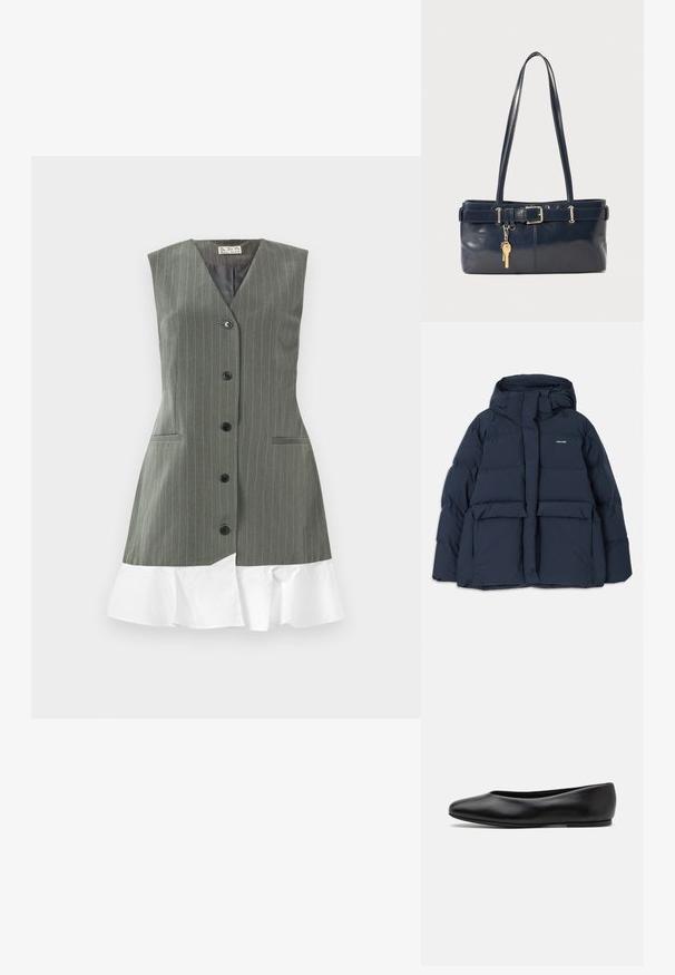 Marineblaue Steppjacke mit Kapuze, ausgestattet mit zwei Fronttaschen, einem Reißverschluss und strukturierten, gesteppte Abschnitten. Leichtes Design.; Ärmelloses graues Nadelstreifenkleid mit schwarzen Knöpfen auf der Vorderseite und einem weißen Rüschensaum vor einfarbigem Hintergrund.; Paul Smith TOPANGA - Klassischer Ballerina - black; Marineblaue Lederhandtasche mit zwei langen Griffen, einer Schnallen-Detailierung und einem daran befestigten Schlüsselanhänger. Besitzt eine glatte Textur und eine rechteckige Form.