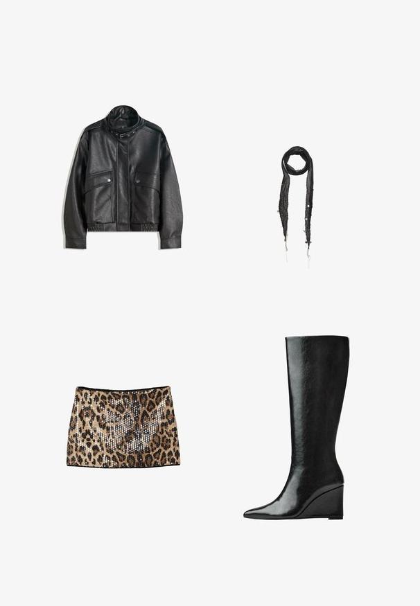 Giacca in pelle nera con colletto alto, chiusura zip, tasche anteriori con bottone a scatto e orlo elastico; texture liscia con cuciture dettagliate.; Top lungo nero con spalle scoperte, realizzato in tessuto morbido. Presenta un design corto con scollo ampio e maniche aderenti.; Gonna mini in stampa leopardata con paillettes dorate e nere, design aderente e vita nera.; Stivali in pelle nera alti fino al ginocchio, con punta affilata e tacco a zeppa. La superficie è liscia con una finitura lucida.; Scialle nero trasparente con un design testurizzato, caratterizzato da perle decorative argento e bianche lungo i bordi e le estremità frangiate.