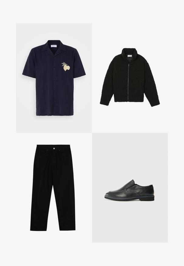 Schwarze Kunstpelzjacke mit hohem Kragen, Reißverschluss, elastischen Bündchen und gestepptem Design. Verfügt über seitliche Taschen und eine weiche Textur.; Marineblaues Kurzarmhemd mit strukturiertem Muster und vertikalen Streifen. Mit einem gestickten Design aus Zitrone und Limette auf der linken Brust.; Schwarze Jeans mit geradem Schnitt, Fünf-Taschen-Design und einem vorderen Knopfverschluss. Glatte Textur mit minimalen Nähten.; Schwarze Leder-Slipper mit glattem Obermaterial, gesteppten Akzenten, runder Zehenpartie und niedrigem Gummiabsatz. Die Sohle hat ein minimales Profil.