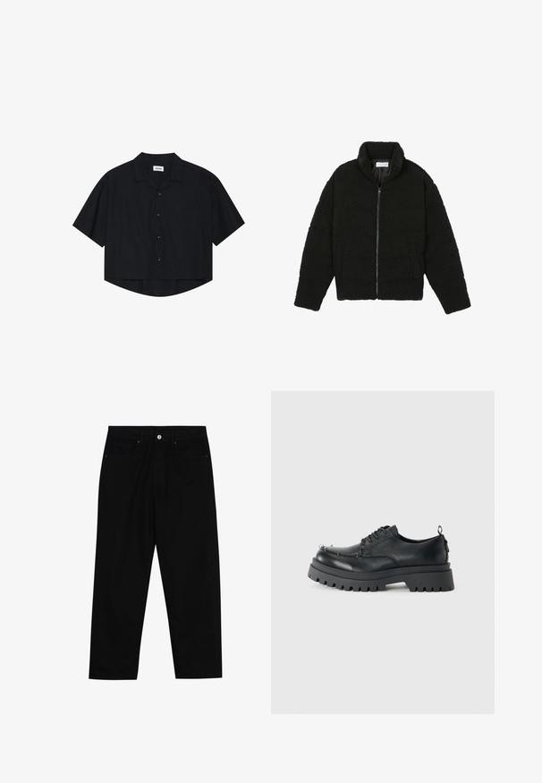 Svart fuskepelsjakke med høy krage, glidelås, elastiske mansjetter og quiltet design. Har sidelommer og en myk tekstur.; Svart kortermet skjorte med knapper, krage og brystlomme, med en lett buet nederkant og avslappet passform.; Sorte denimbukser med rett benklipp, fem-lomme design og frontknappåpning. Jevn tekstur med minimale sømdetaljer.; Svart chunky lær snørestøvel med tykk, robust såle og metalldetaljer på tåpartiet, fotografert mot en enkel lys bakgrunn.