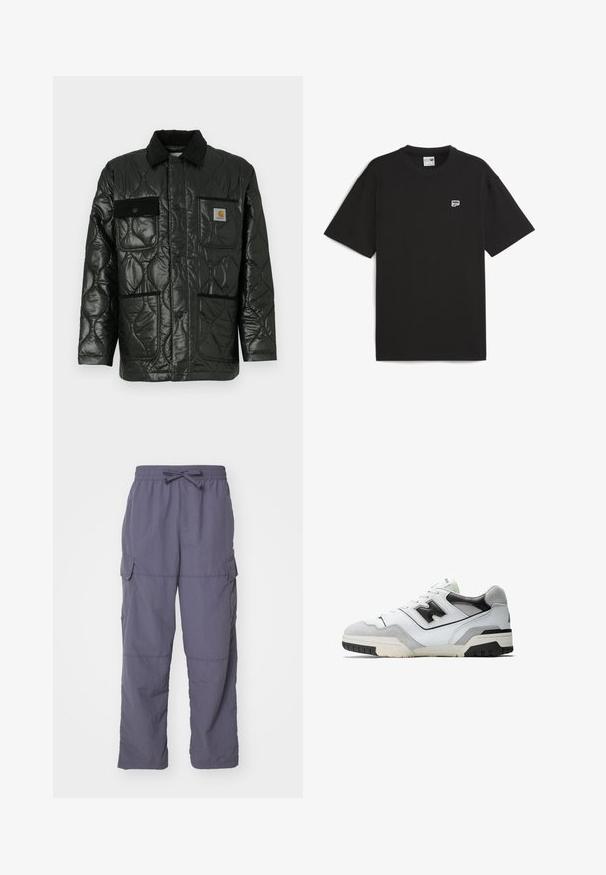 Zwarte gewatteerde jas met een glanzende afwerking, voorzien van een kraag, vier opgestikte zakken en zwarte corduroy accenten.; Zwart T-shirt met korte mouwen van katoen, met een ronde hals en een klein wit logo op de borst. Eenvoudige, ontspannen pasvorm.; Cargo broek in gedempt paars, met een elastische tailleband met trekkoord, twee zijzakken en een relaxte pasvorm; gladde, lichte stof.; Witte sneaker met grijze suède accenten, zwarte details en rubberen zool. Heeft een laag ontwerp, vetersluiting aan de voorkant en het kenmerkende logo.