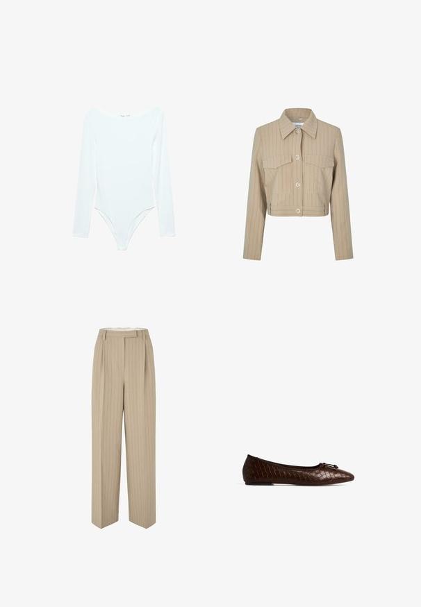 Beige Jacke im Cropped-Schnitt mit vertikalen Streifen, zwei Brusttaschen, einem spitzen Kragen und silbernen Knopfverschlüssen auf der Vorderseite.; Langärmliger weißer Bodysuit mit weitem Ausschnitt, aus weichem, dehnbarem Stoff, mit schmalem Schnitt und hoch geschnittenen Beinausschnitten.; Beigeweite Hosen mit vertikalen Nadelstreifen. Hergestellt aus einem strukturierten Stoff, mit gefaltetem Vorderteil, Gürtelschlaufen und einer taillierten Silhouette.; Braune, geflochtene Leder-Ballerinas mit runder Spitze, dekorativer Schleife und flacher Sohle. Die strukturierte Oberfläche bietet ein dezentes Muster-Detail.