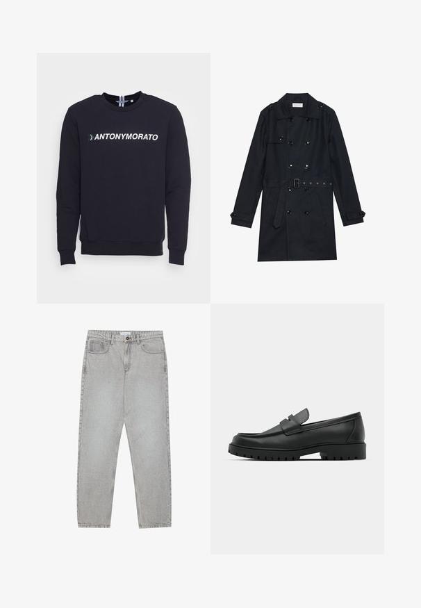 Trench coat preto com design de duplo botão, botões pretos brilhantes, cintura com cinto e dois bolsos frontais. Tecido suave e texturizado.; Antony Morato FIT IN STRETCH TERRY FABRIC WITH RUBBER - Camisola - ink blu; Calças de ganga cinza claro com um design de perna reta, estilo de cinco bolsos e fecho com botão. Costura visível ao longo das costuras.; Sapatilhas de couro preto com bico arredondado, apresentando um design cosido, sola de plataforma baixa e um solado de borracha texturizado e com cravos.