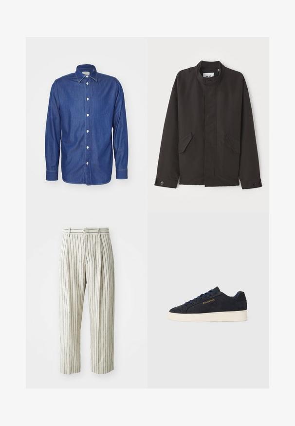 NN.07 SOPHUS - Ľahká bunda - black; Džínová košeľa tmavomodrás, dlhé rukávy, zapínanie na gombíky s bielymi gombíkmi, klasický golier a viditeľné švy ako akcenty na švoch.; Biele pásikavé nohavice vyrobené z ľahkej tkaniny, s voľným strihom, záhybmi a pásom s pútkami na opasok. Vertikálne námornícke pruhy.; Námornícky modré semišové nízke tenisky s bielou podrážkou, námorníckymi šnúrami a zlatým logom "Filling Pieces" na boku.